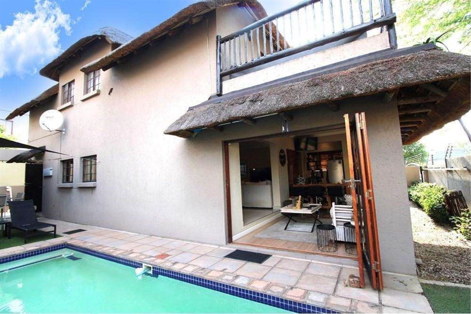 4 Bed Townhouse in Douglasdale photo number 9