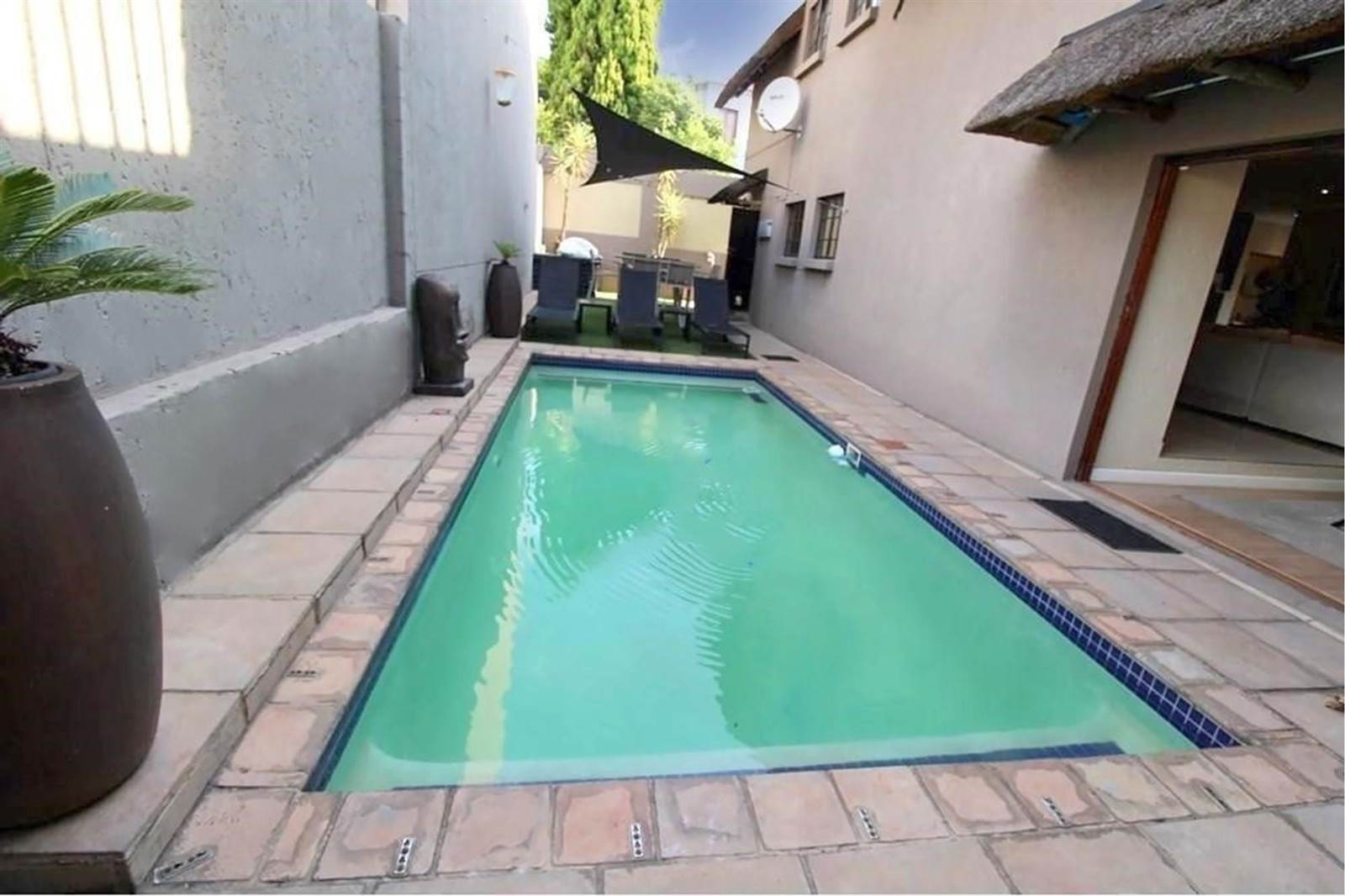 4 Bed Townhouse in Douglasdale photo number 10