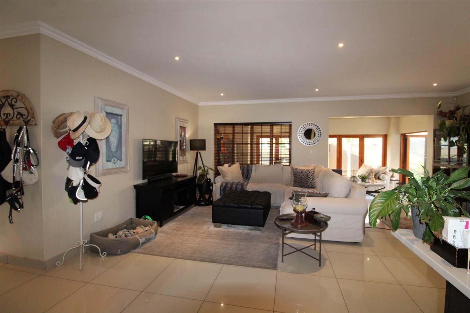 4 Bed Townhouse in Douglasdale photo number 4