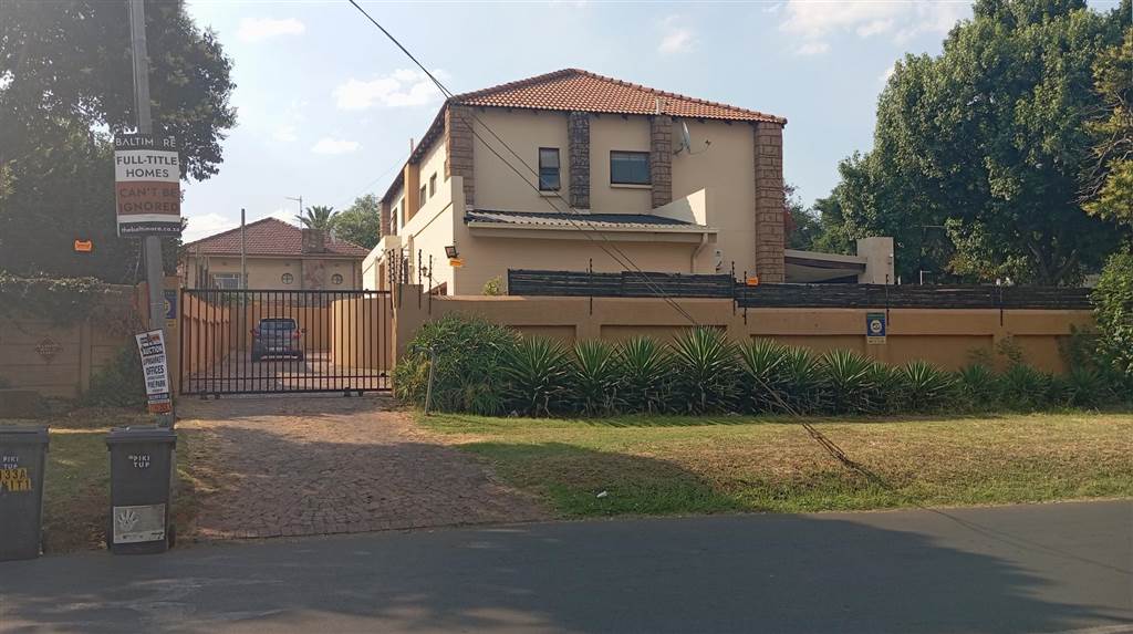 3 Bed Townhouse in Benoni CBD photo number 1