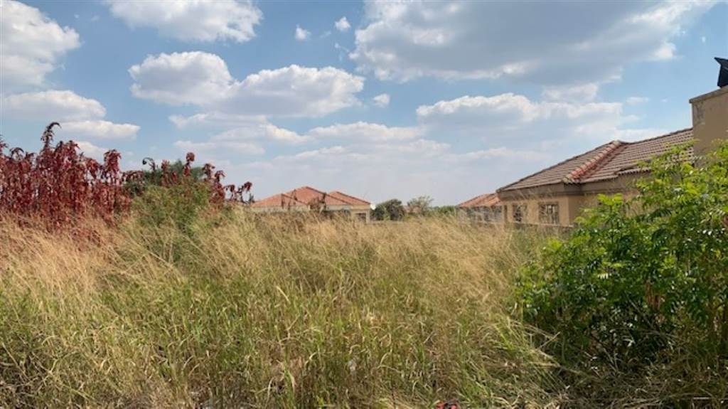 600 m² Land available in Serala View photo number 1