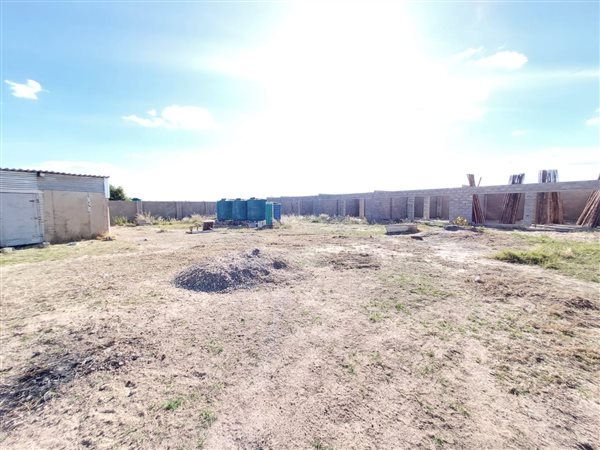 1 944 m² Land