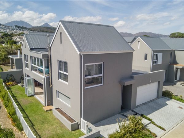 3 Bedroom House 3 Bedroom House