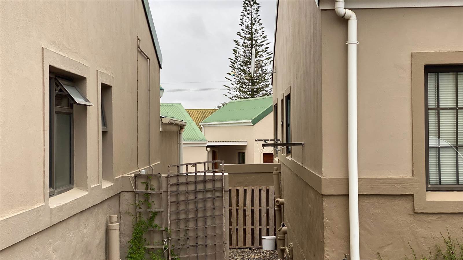 2 Bed Townhouse in Swellendam photo number 17