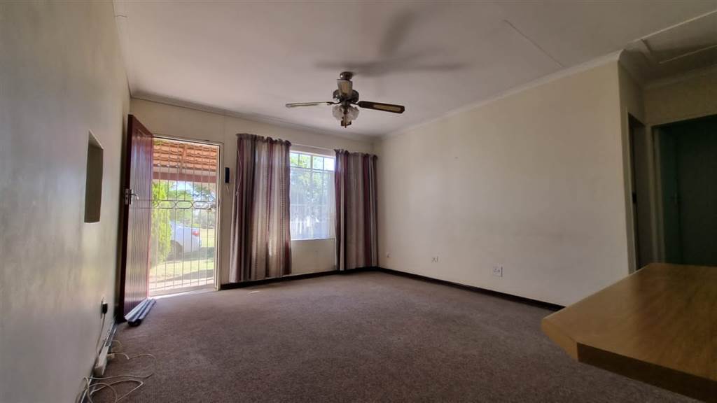 2 Bed Townhouse in Vredefort photo number 5