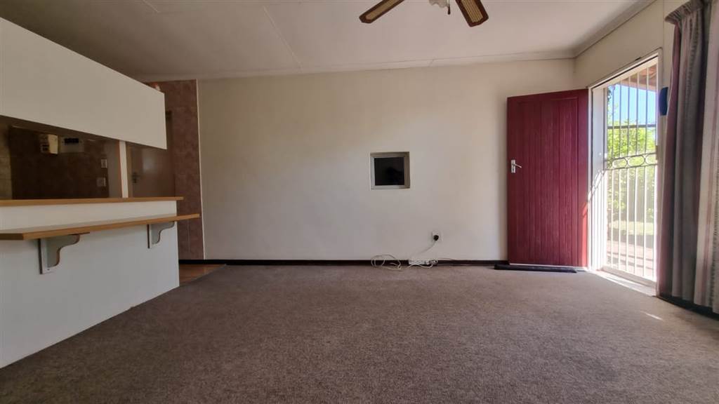2 Bed Townhouse in Vredefort photo number 4