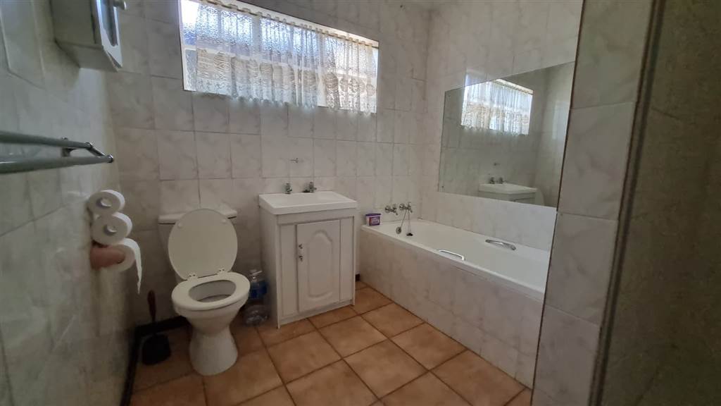 2 Bed Townhouse in Vredefort photo number 10