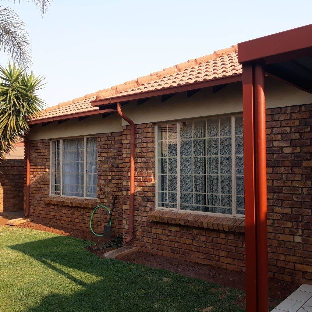 3 Bed Townhouse in Highveld photo number 4