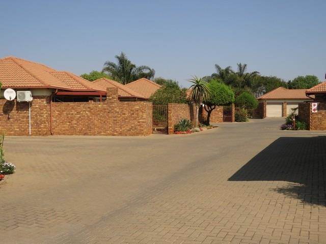 3 Bed Townhouse in Highveld photo number 1