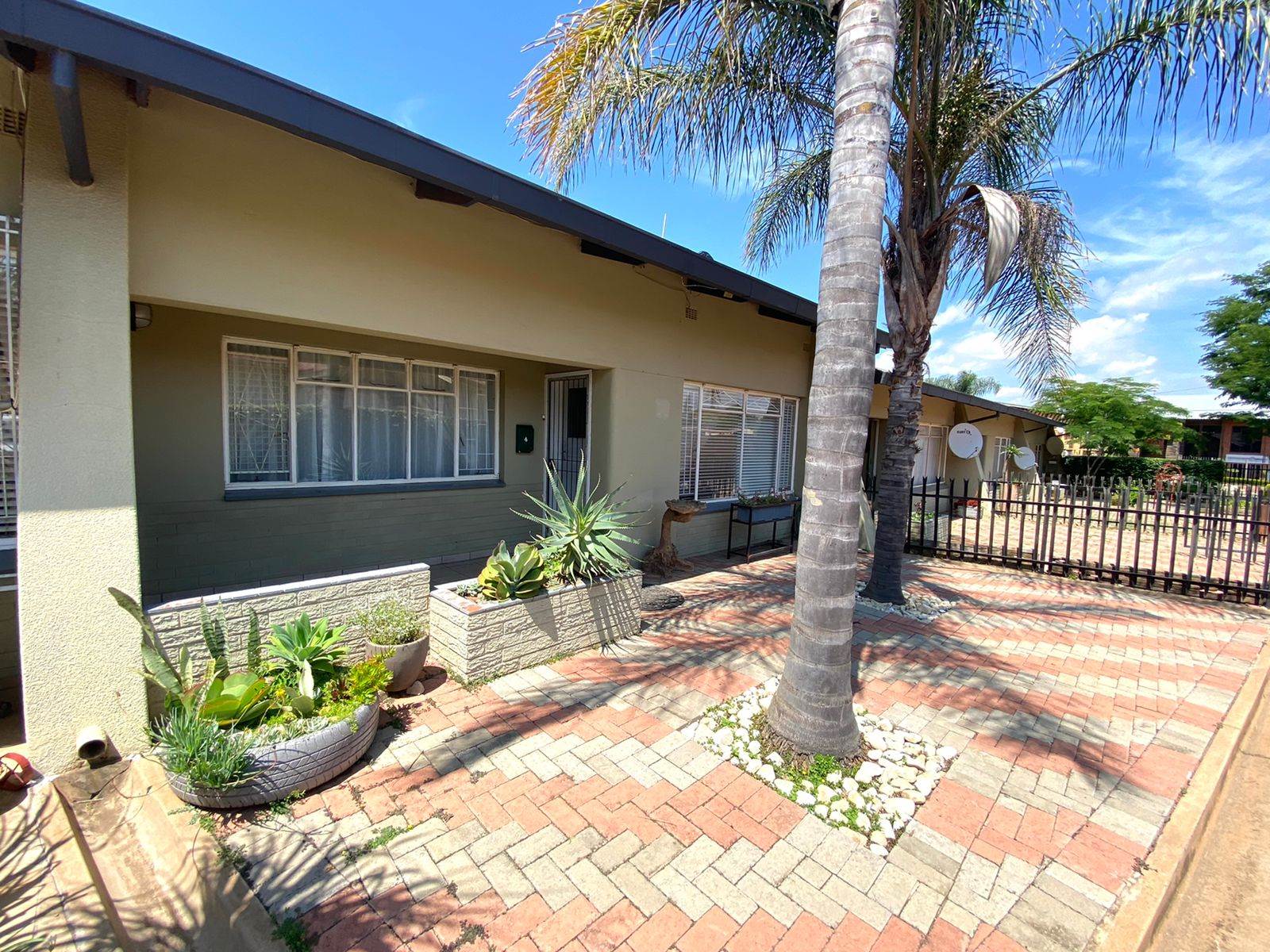 1 Bed Townhouse in Lydenburg photo number 1