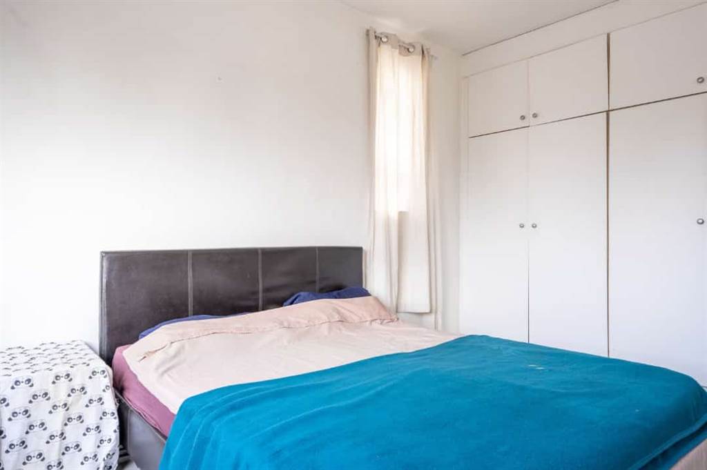 1 Bed Apartment in Amanzimtoti photo number 14