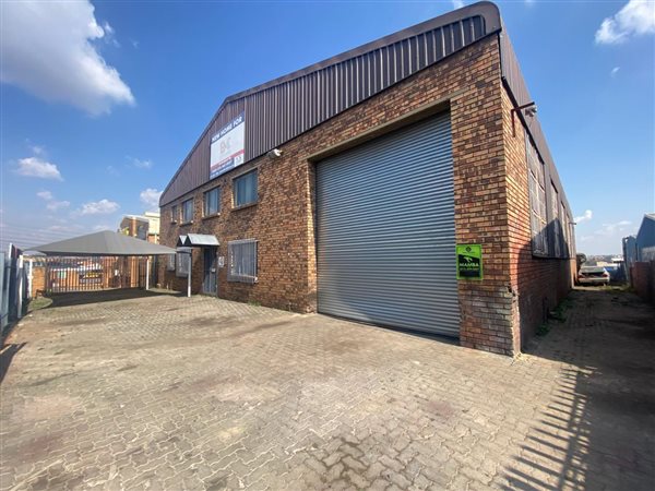 800 m² Industrial space 800 m² Industrial space