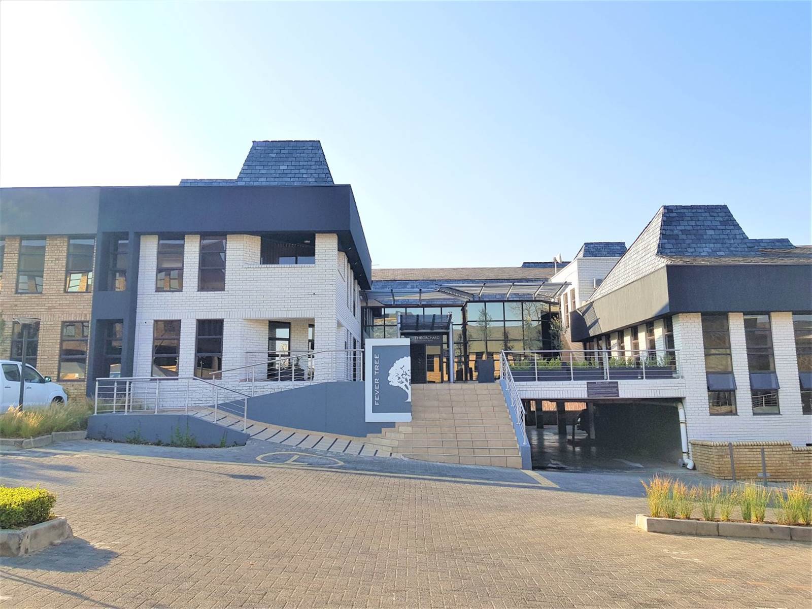 210  m² Office Space in Bryanston photo number 2