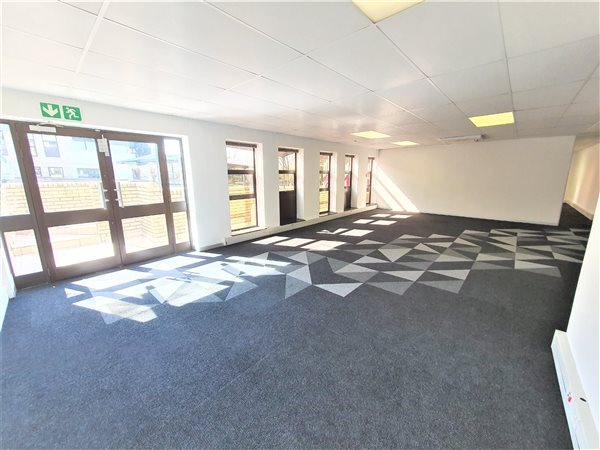 210  m² Office Space in Bryanston