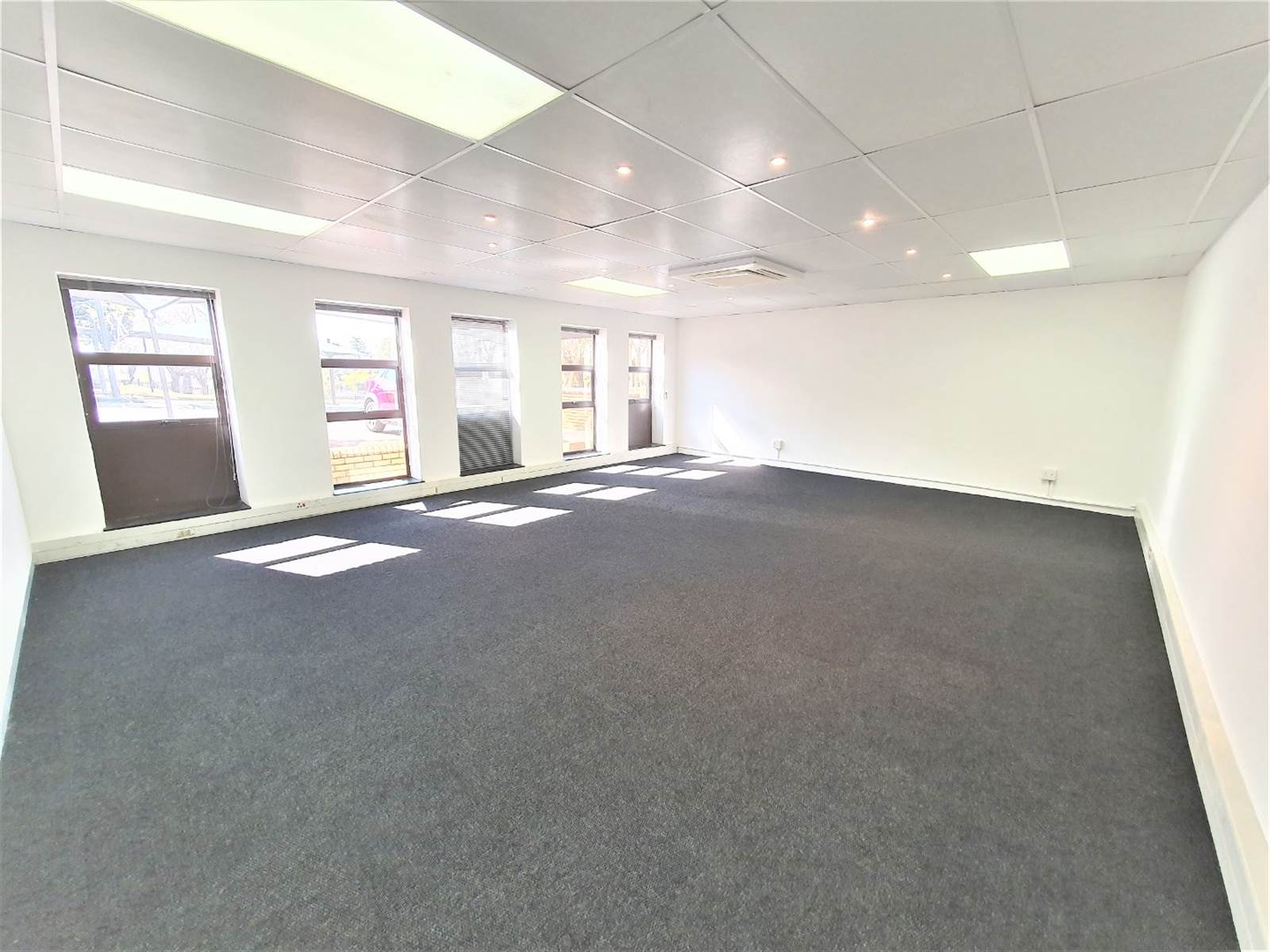 210  m² Office Space in Bryanston photo number 11