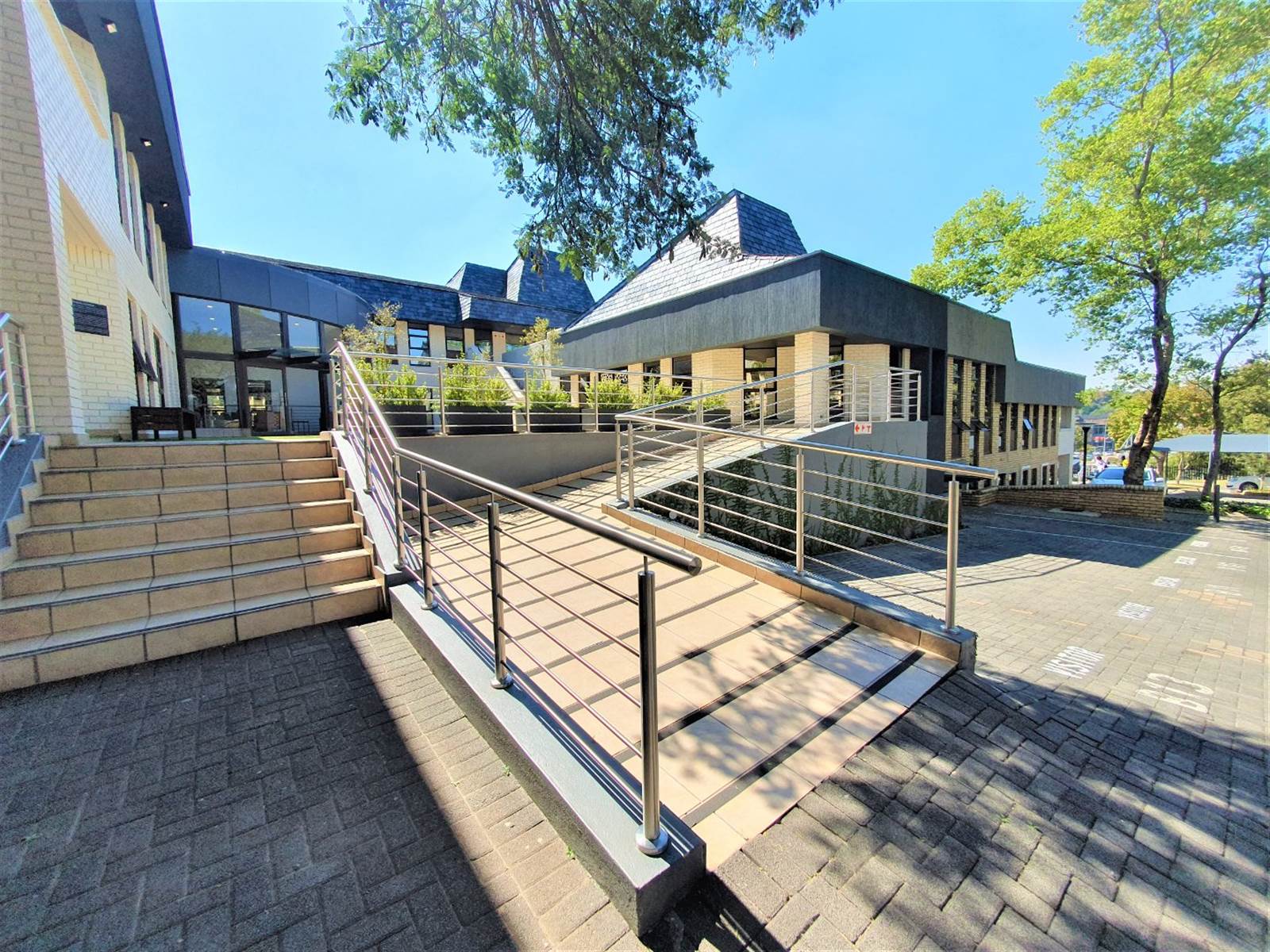 210  m² Office Space in Bryanston photo number 3