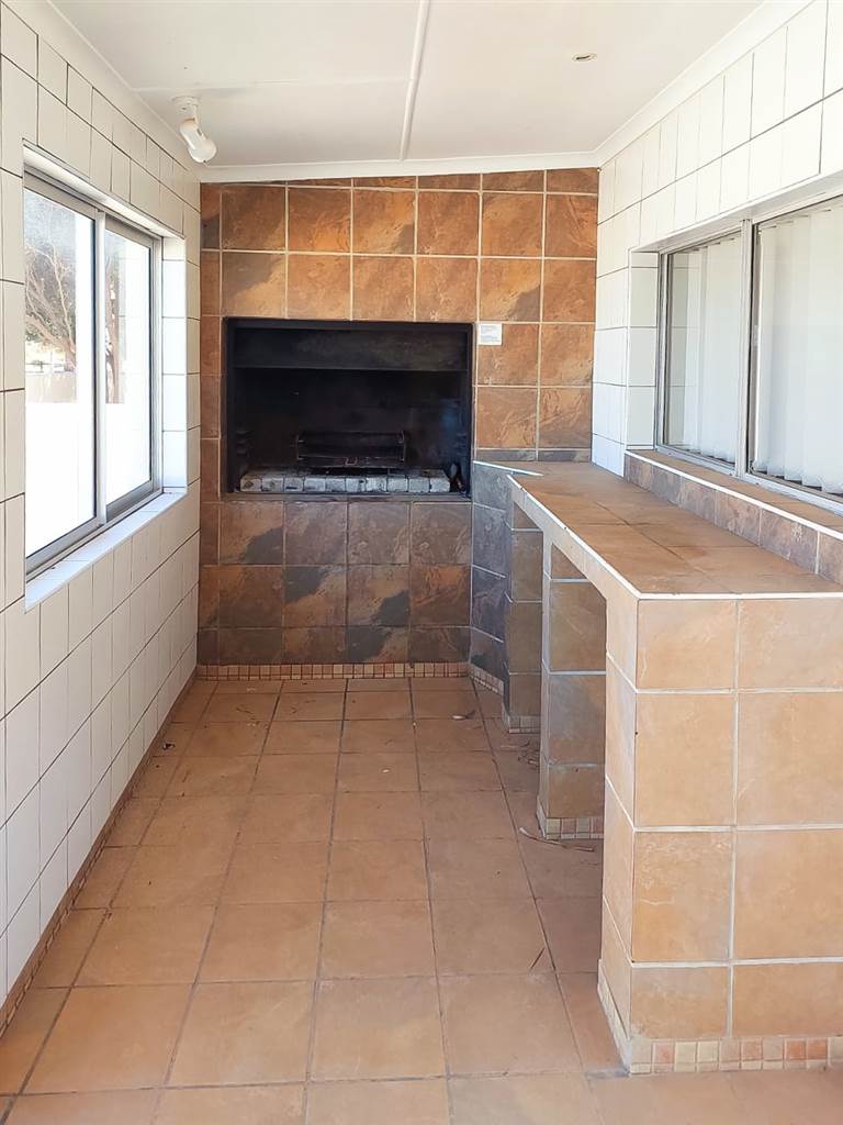 4 Bed House in Port Nolloth photo number 12