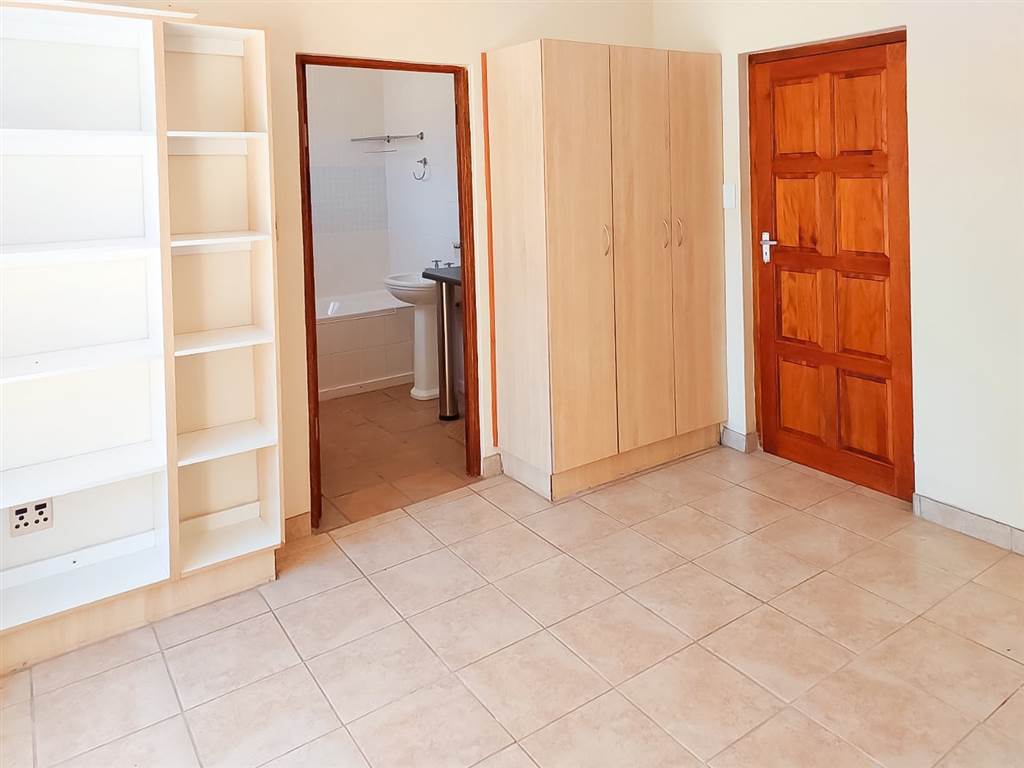4 Bed House in Port Nolloth photo number 16