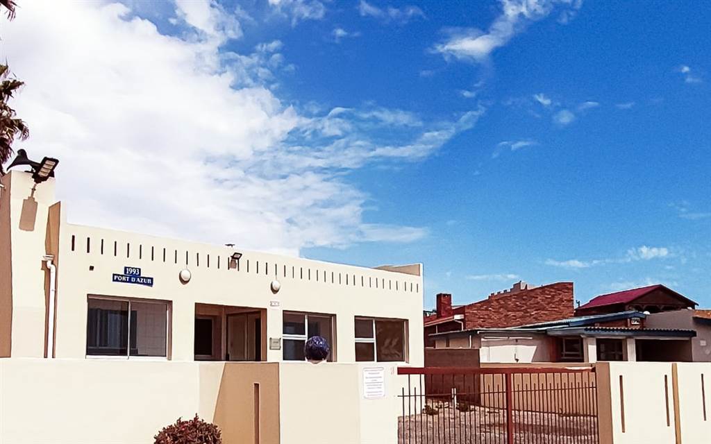 4 Bed House in Port Nolloth photo number 2