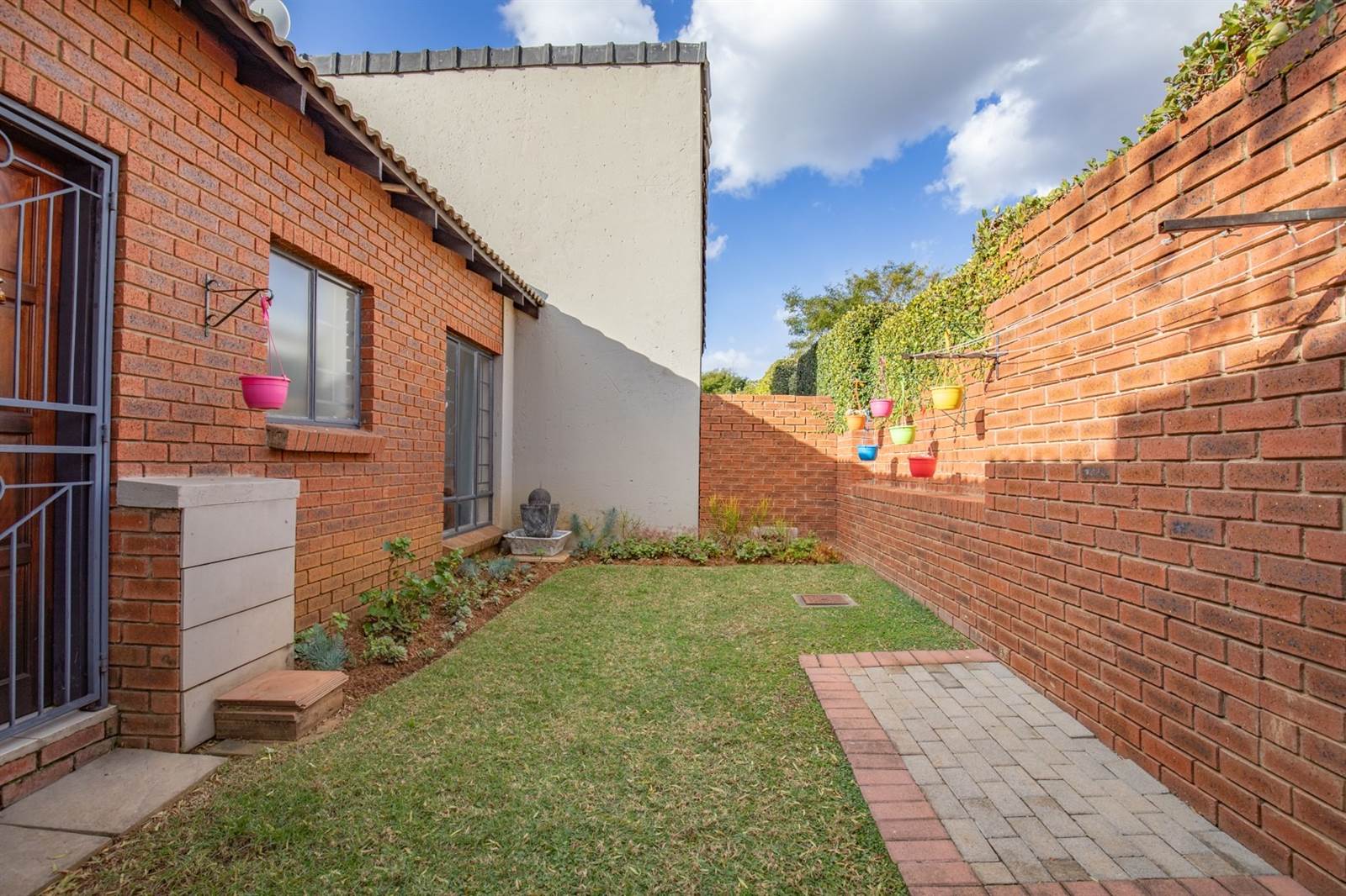 2 Bed Townhouse in Mooikloof Ridge photo number 25
