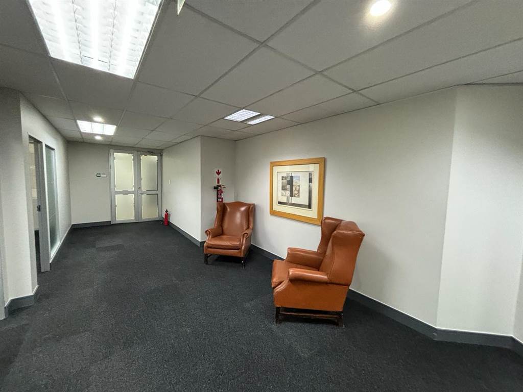300  m² Commercial space in Dunkeld photo number 6