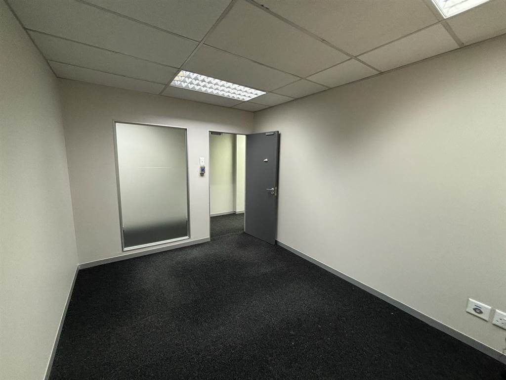 300  m² Commercial space in Dunkeld photo number 24