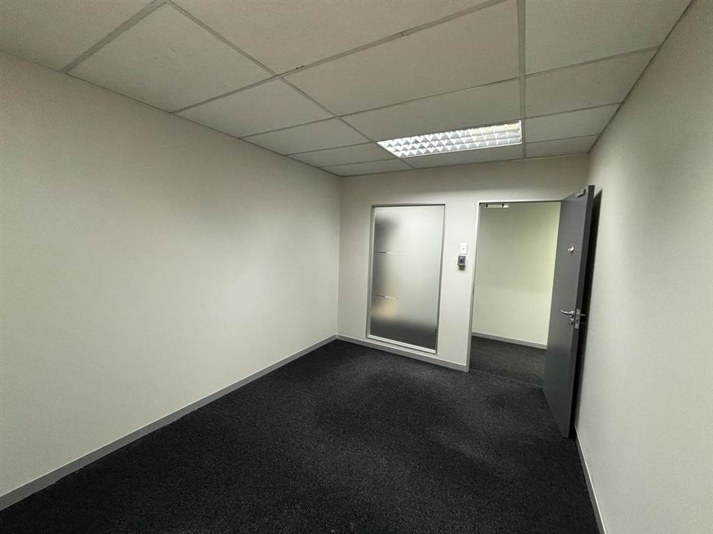 300  m² Commercial space in Dunkeld photo number 21
