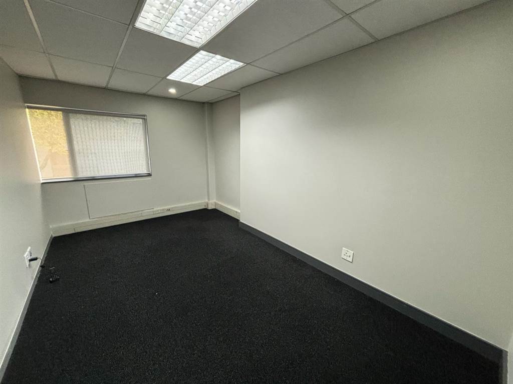 300  m² Commercial space in Dunkeld photo number 11