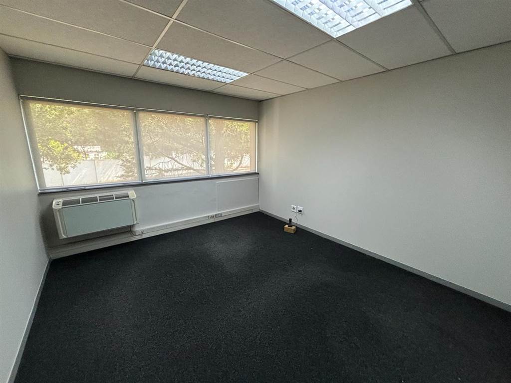 300  m² Commercial space in Dunkeld photo number 26