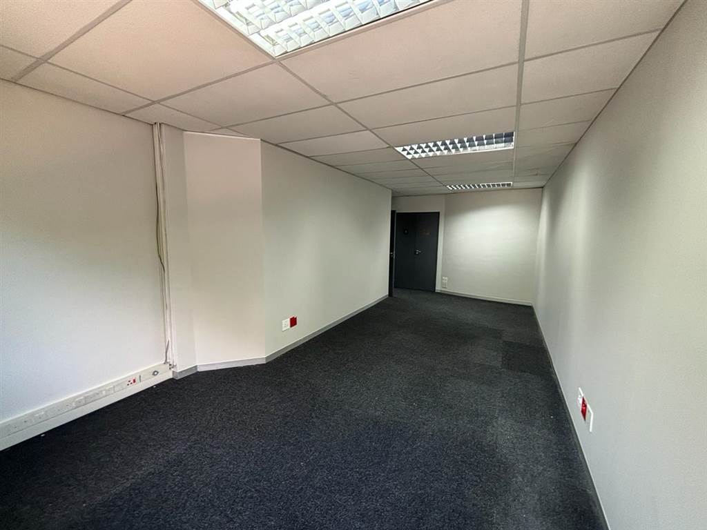 300  m² Commercial space in Dunkeld photo number 22