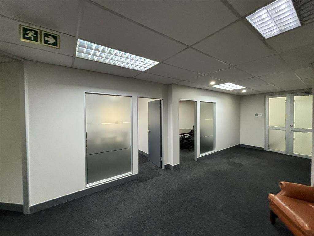 300  m² Commercial space in Dunkeld photo number 9