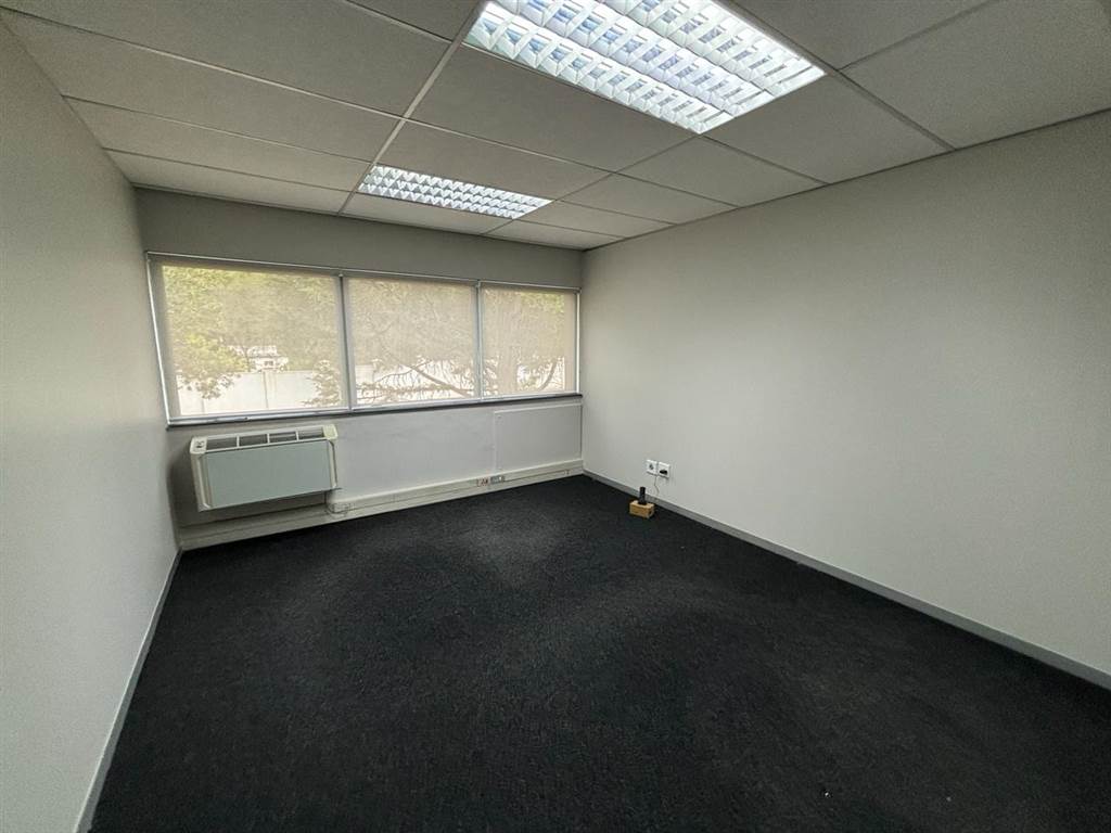 300  m² Commercial space in Dunkeld photo number 23