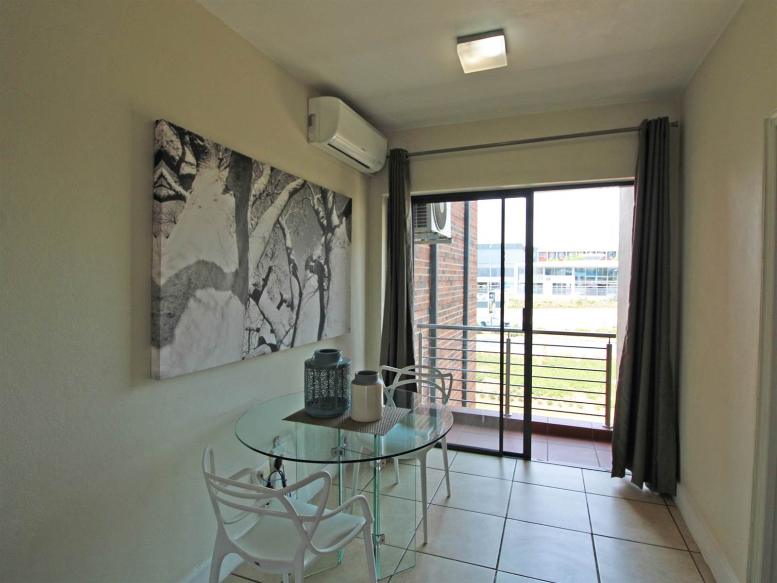 1 Bed Apartment in Rivonia photo number 11