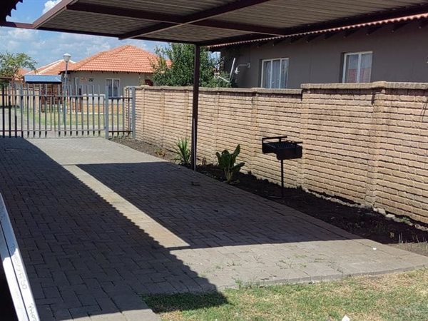 3 Bed Apartment in Waterkloof