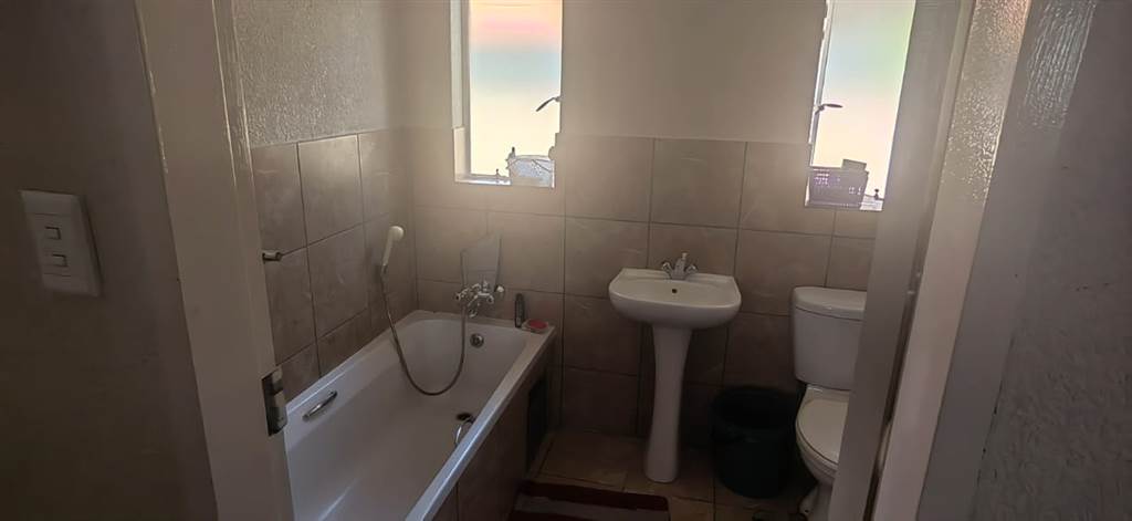 3 Bed Apartment in Waterkloof photo number 10