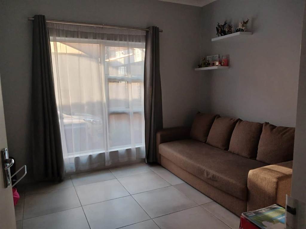 4 Bed House in Krugersdorp West photo number 21