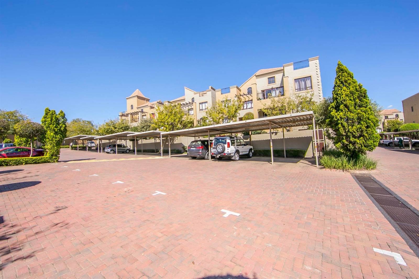 1 Bed Apartment in Lonehill photo number 13