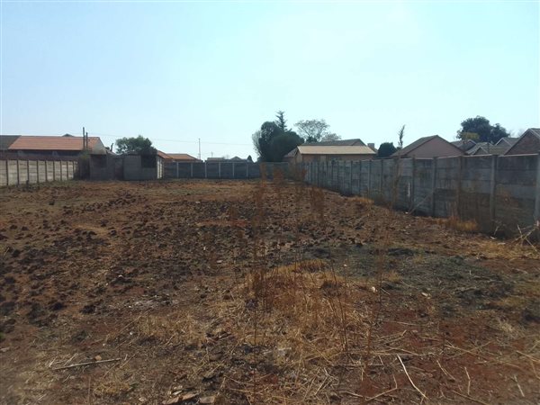 1 047 m² Land