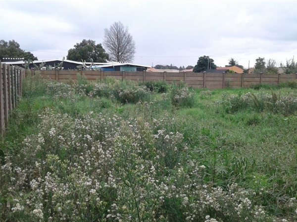 4047 m² Land available in Highbury