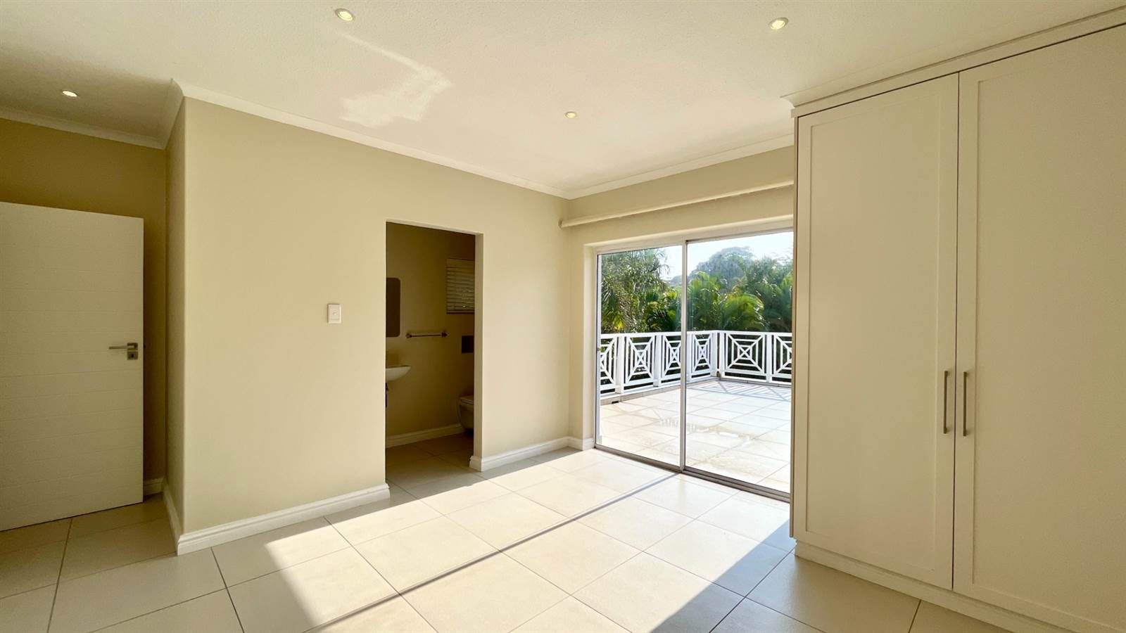 4 Bed House in Umhlanga Rocks photo number 29