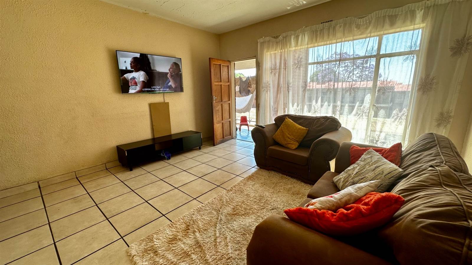 2 Bed Apartment in West Turffontein photo number 8