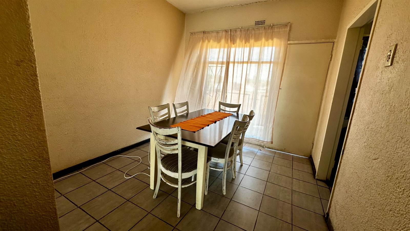 2 Bed Apartment in West Turffontein photo number 6