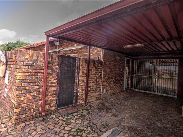 3 Bedroom Townhouse 3 Bedroom Townhouse