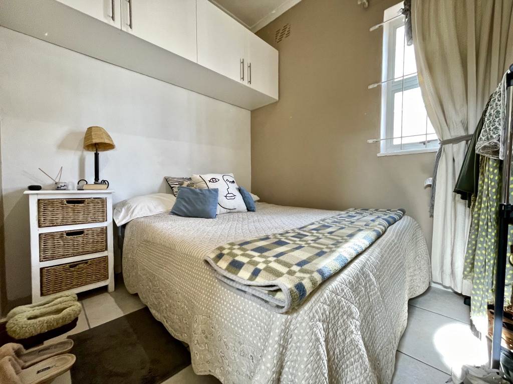 2 Bed Apartment in Rosebank photo number 15