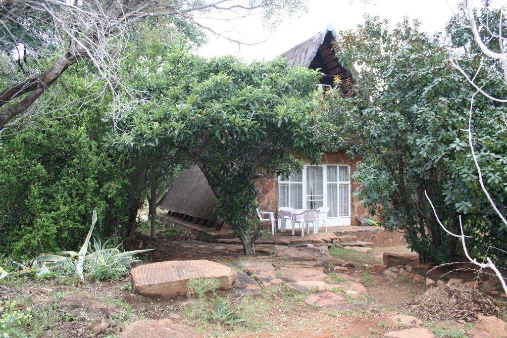 1 Bed House in Buffelspoort photo number 3