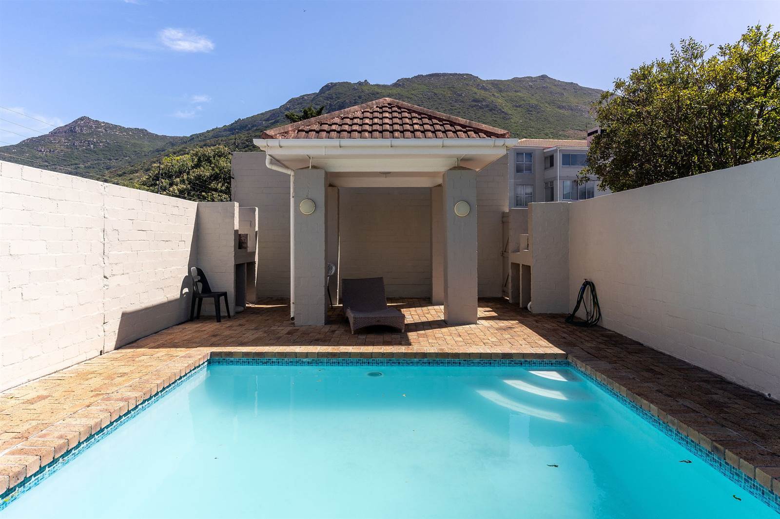2 Bed Apartment in Hout Bay and surrounds photo number 14