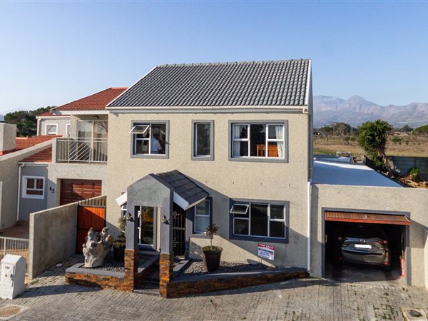 4 Bedroom House 4 Bedroom House
