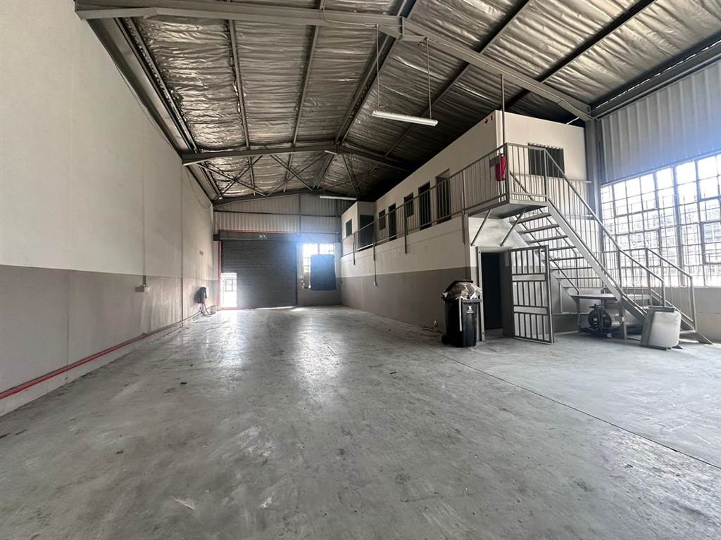 568  m² Industrial space in Sebenza photo number 3
