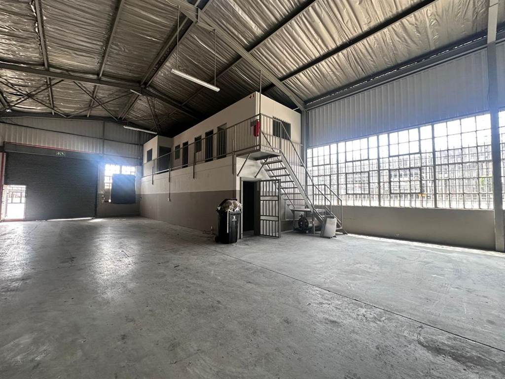 568  m² Industrial space in Sebenza photo number 2