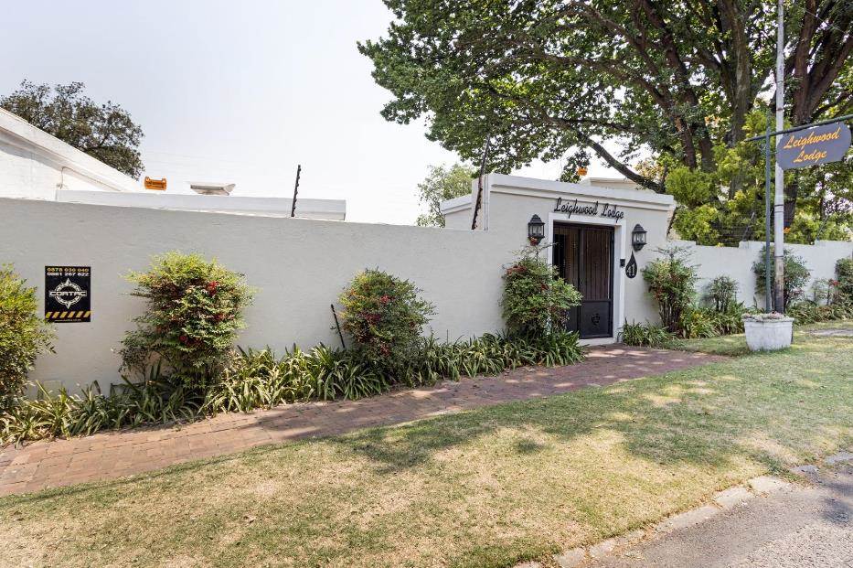 3 Bed House in Parktown North photo number 19